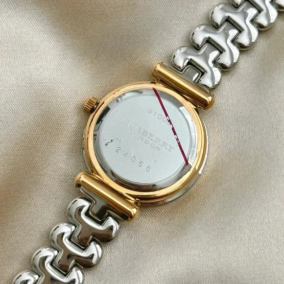 AUTHENTIC VINTAGE BURBERRY TWO-TONED INTERCHANGEABLE BEZEL WATCH - Picture 10 of 10